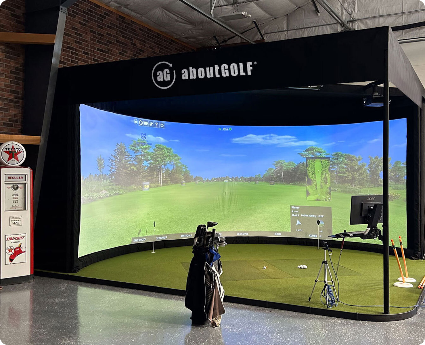 aboutGOLF Custom Curve Golf Simulator Enclosure - 180° Curved Screen