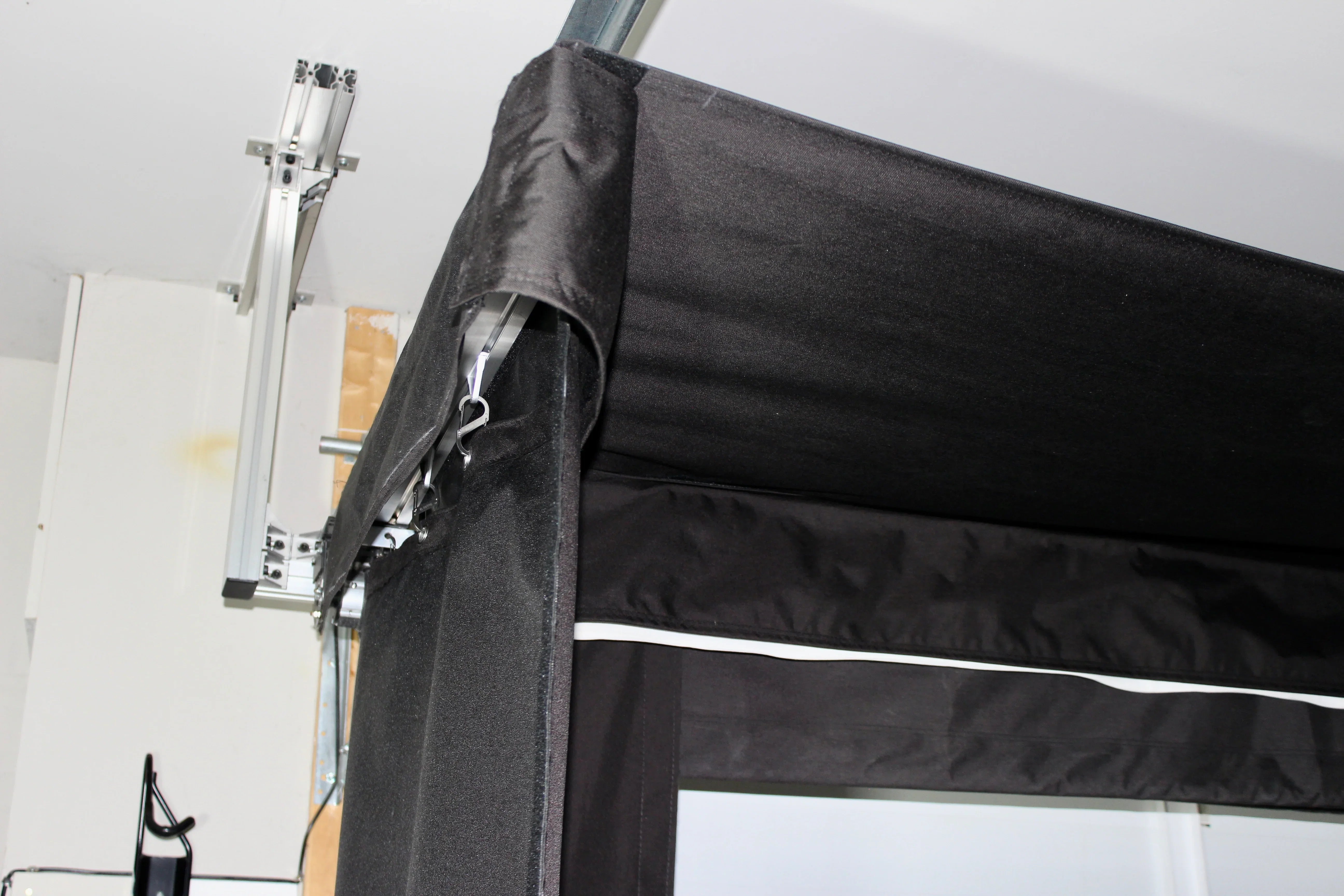 Vanish LITE Hybrid-Retractable Golf Enclosure